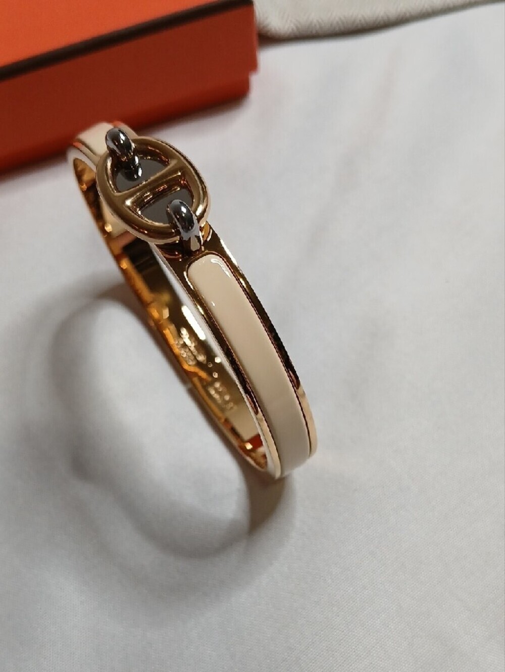 Hermes Gold and Cream Enamel Clic Chaîne d'Ancre Bracelet - Picture 2 of 4